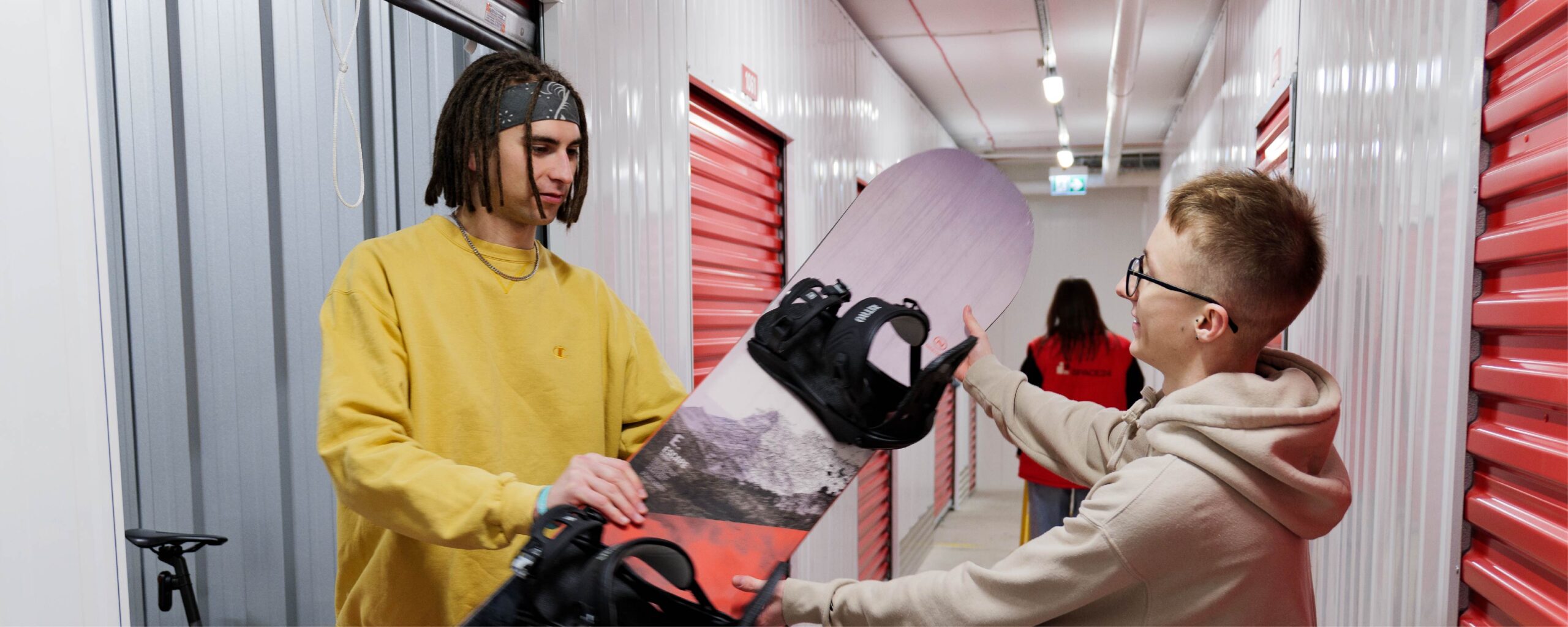 A local Vilnius business moves into a secure SPACE24 storage unit to safely store their equipment.